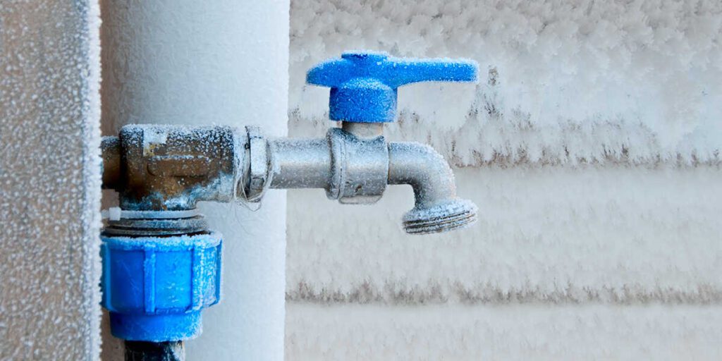 Should I Turn Off the Water if Pipes Are Frozen?